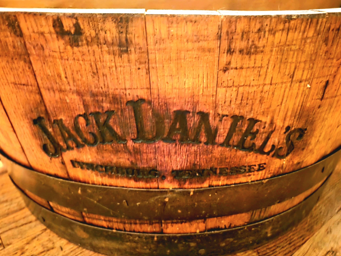 Jack Daniels Vintage Round Wood End Table - photo 3