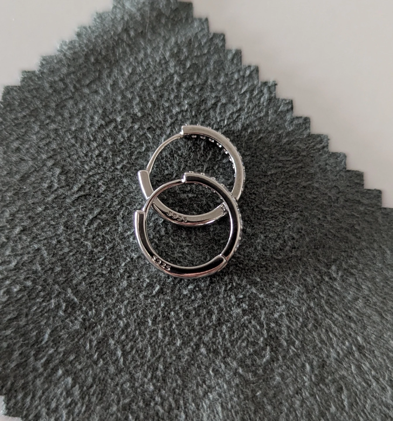 Sparkling 925 Sterling Silver Cubic Zirconia Hoop Earrings - photo 3