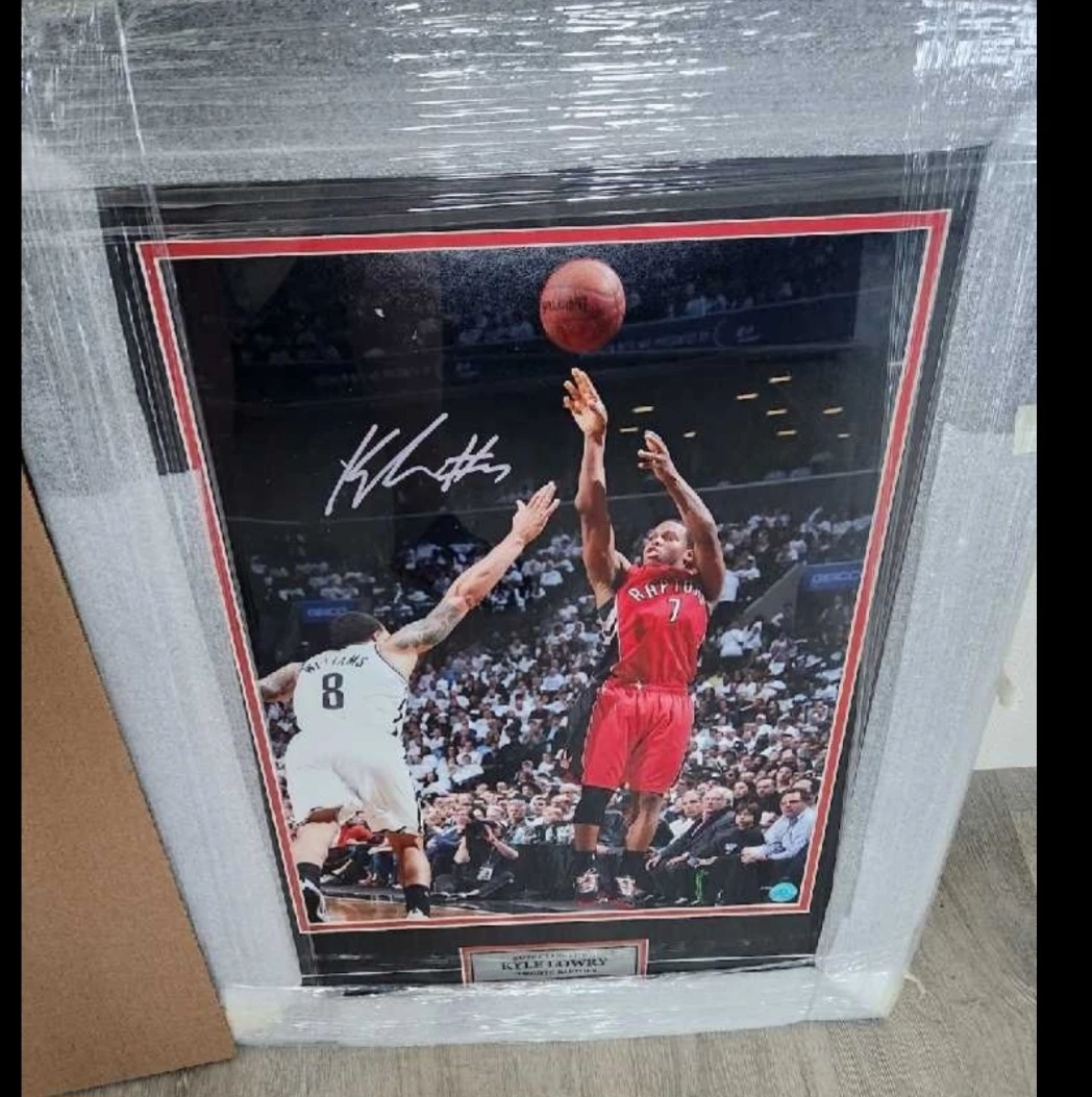 Raptors☆ Kyle Lowry Signed Photography 20"x26"