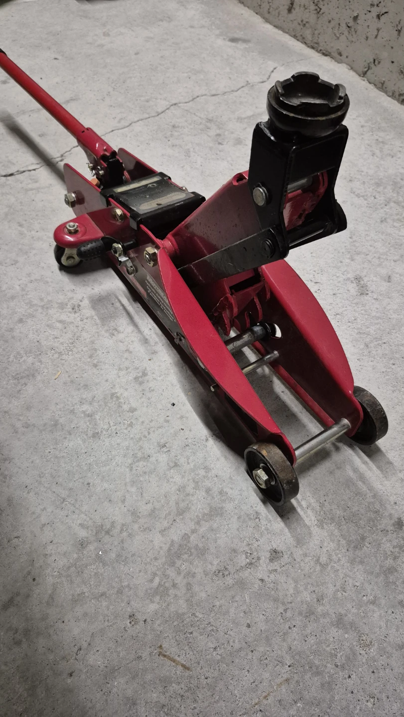 Motomaster Hydraulic Safety-Locking Jack - photo 4