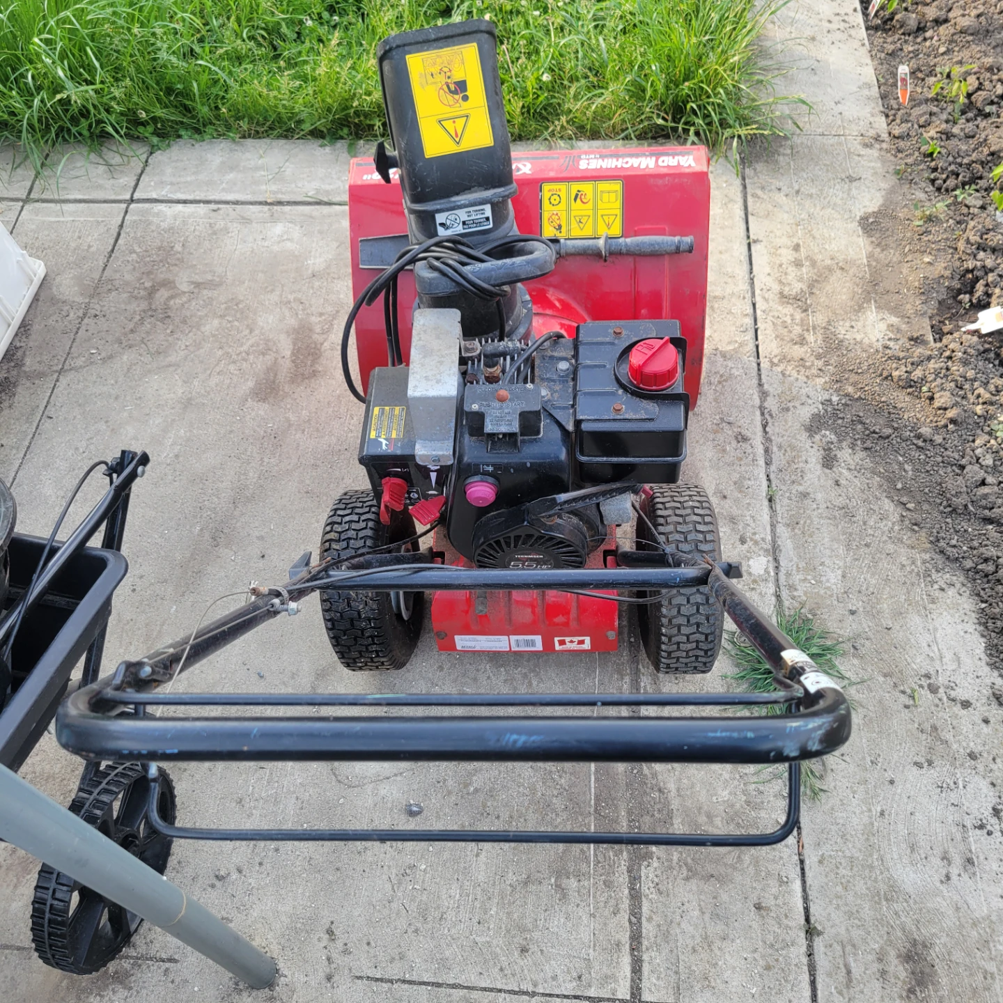 Yard Machines Snow Blower 5.5 HP / 22" - photo 4