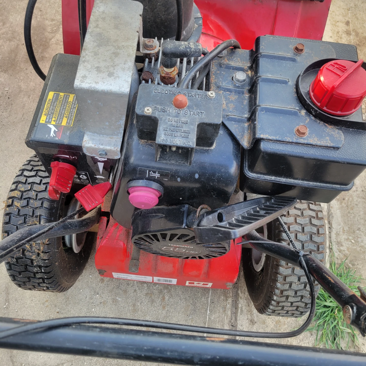 Yard Machines Snow Blower 5.5 HP / 22" - photo 5