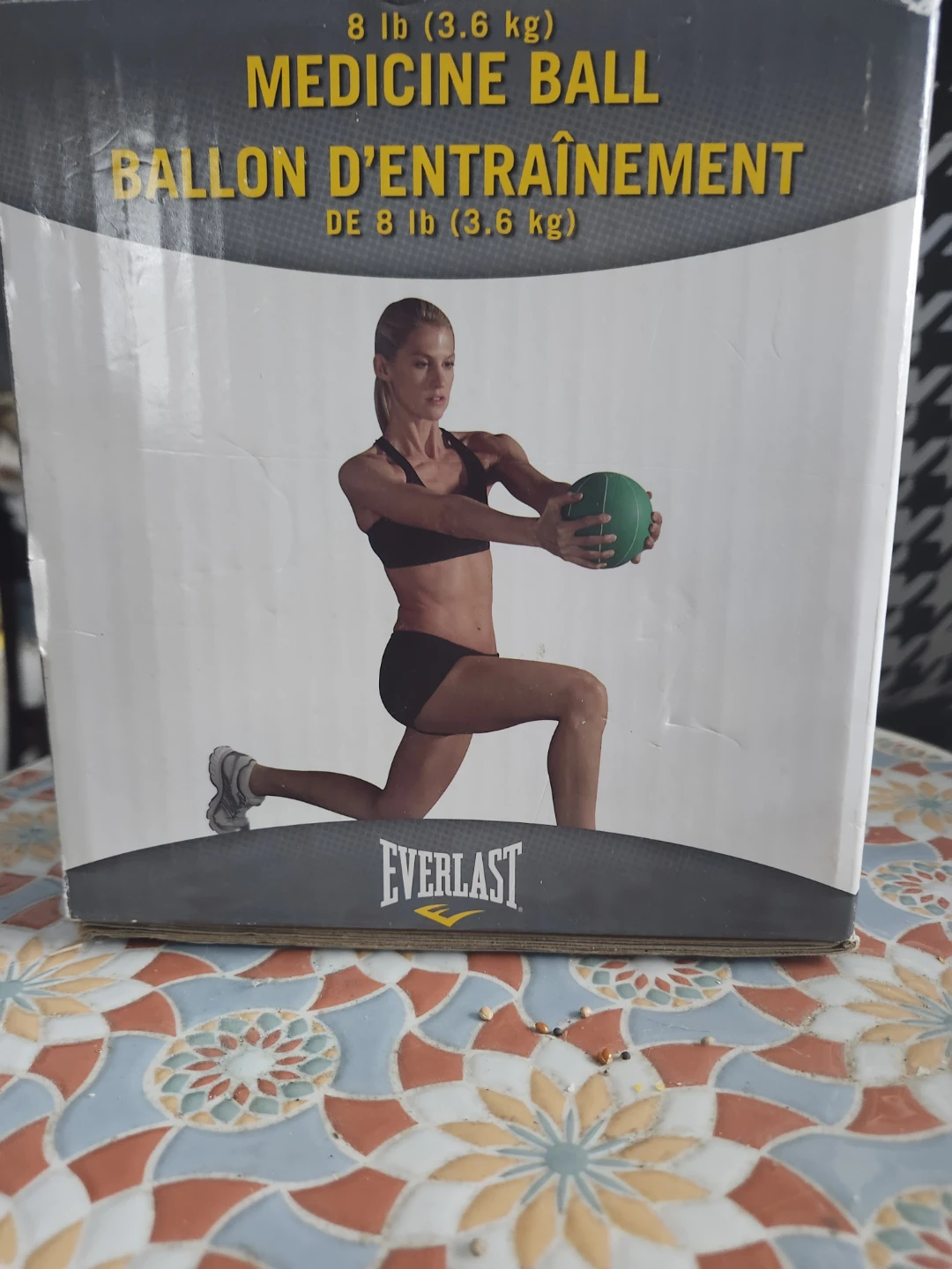 Everlast 8 lb Medicine Ball