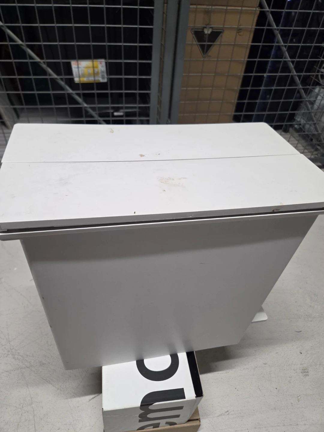 White Pedal Bin with Double Lid - photo 5