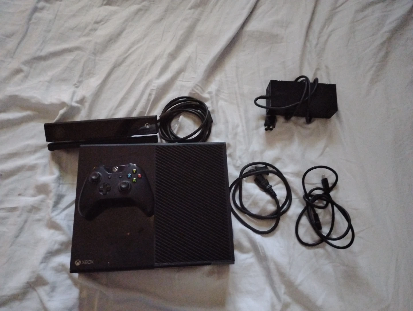 Xbox One Console with Controller and Kinect
