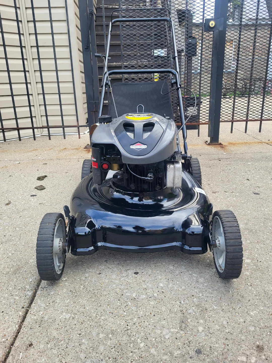 Lawnmover Yard Machine Push In Excellents Conditions - photo 5