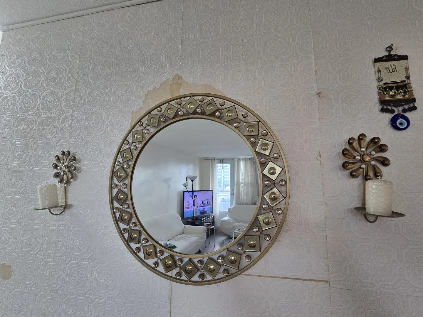 $90 Ornate Decorative Vase with Rose Embellishments - photo 2