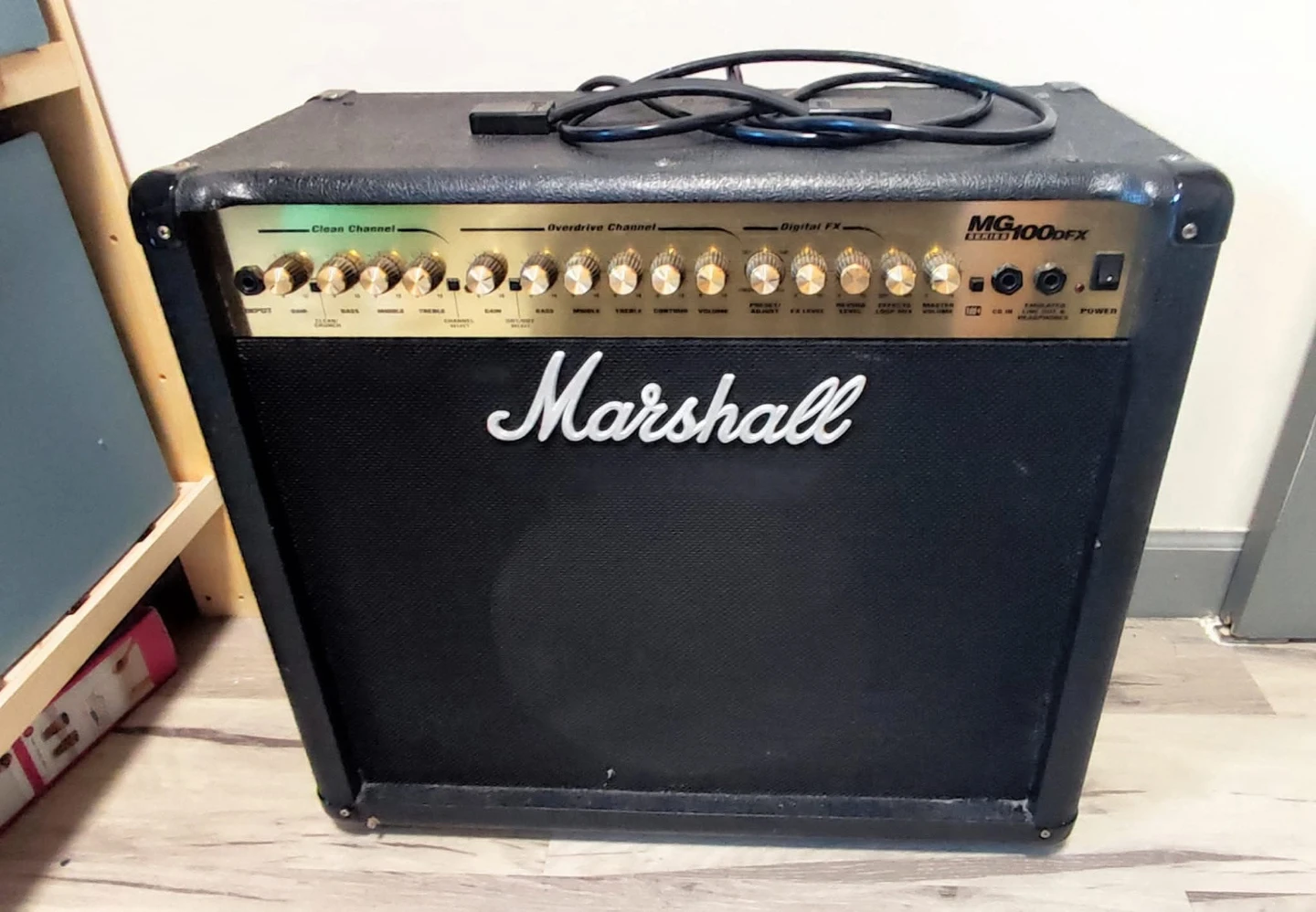 Marshall MG100DFX 100W Combo Guitar Amp with FX - photo 2
