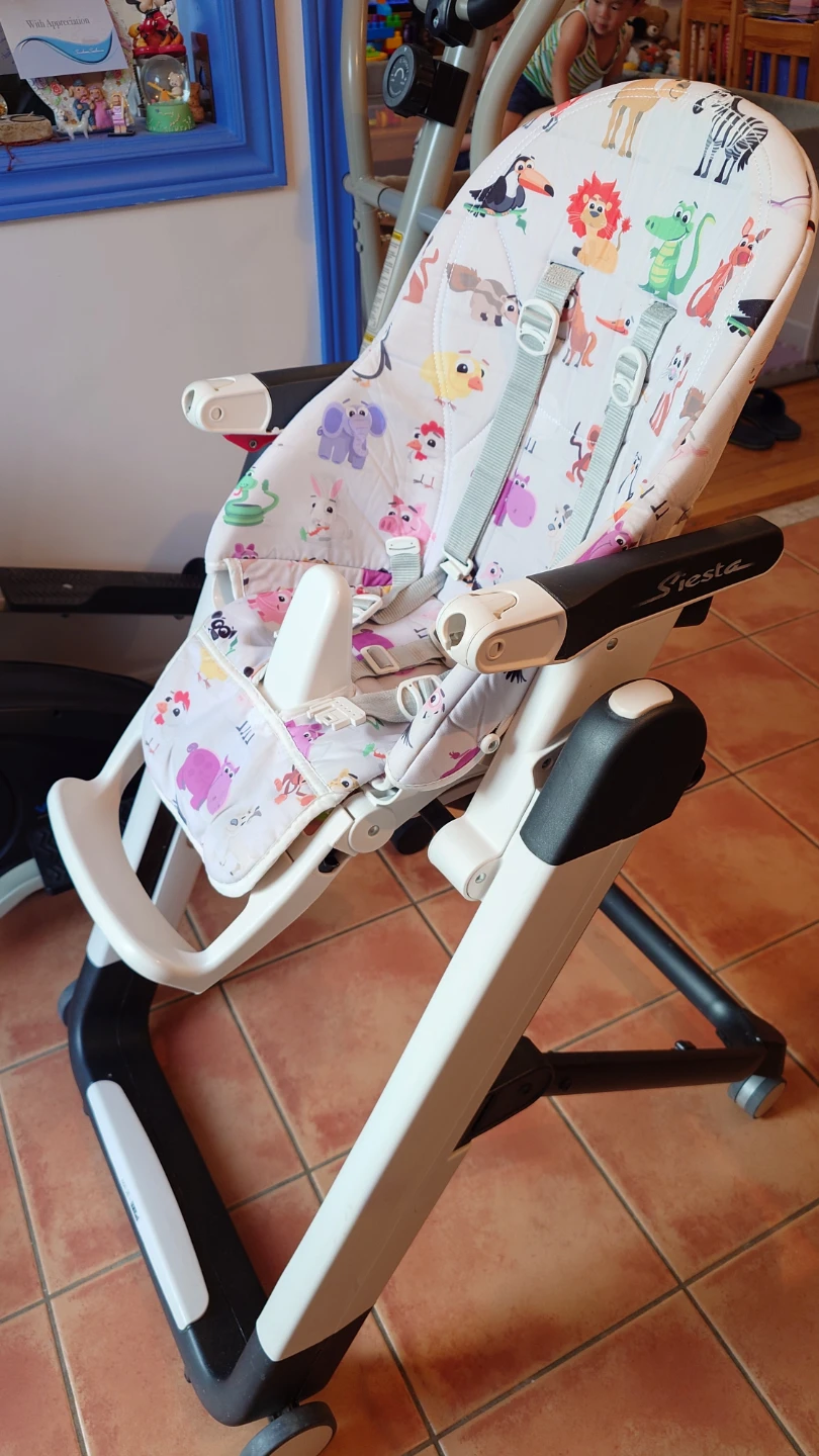 Peg Perego Siesta High Chair includes two seat covers - photo 2
