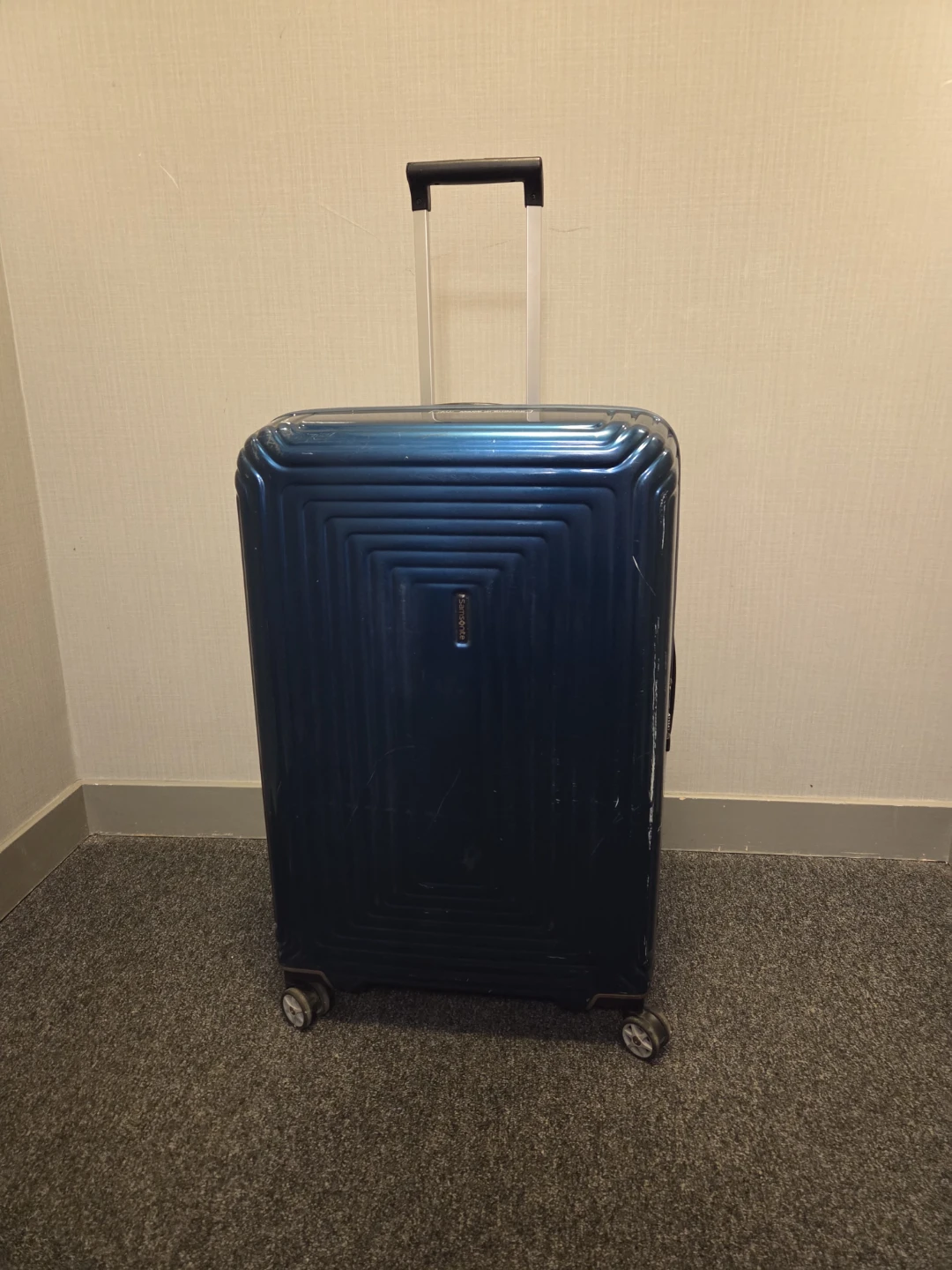 Samsonite Neopulse Hardshell Spinner Suitcase
