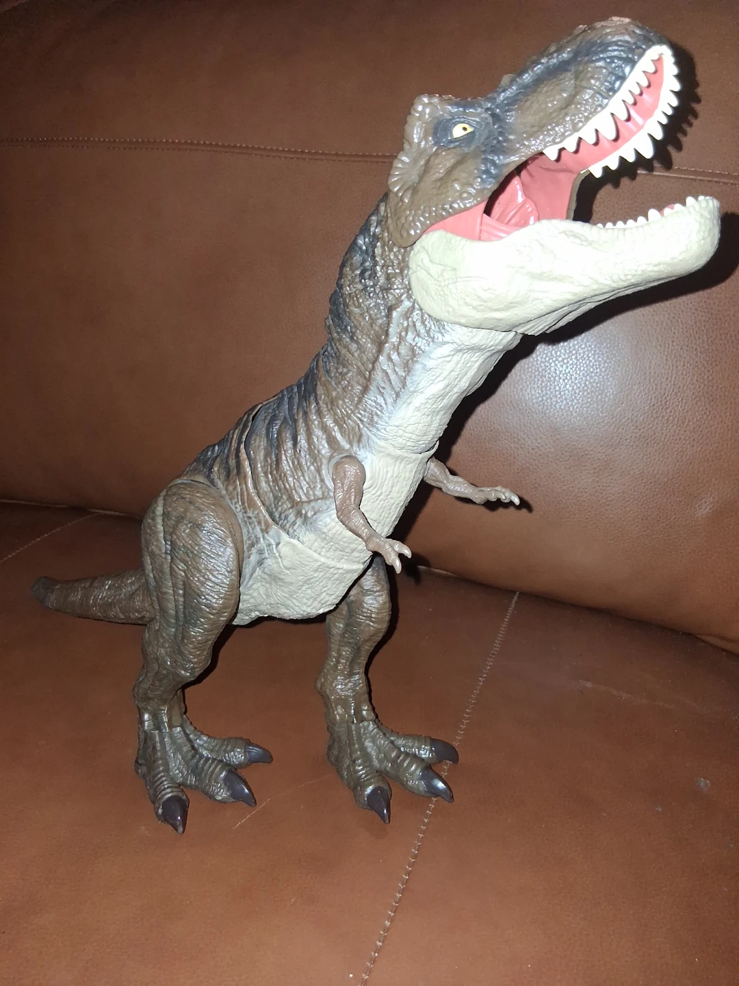 Mattel Jurassic World Dominion Thrash 'N Devour T-Rex!