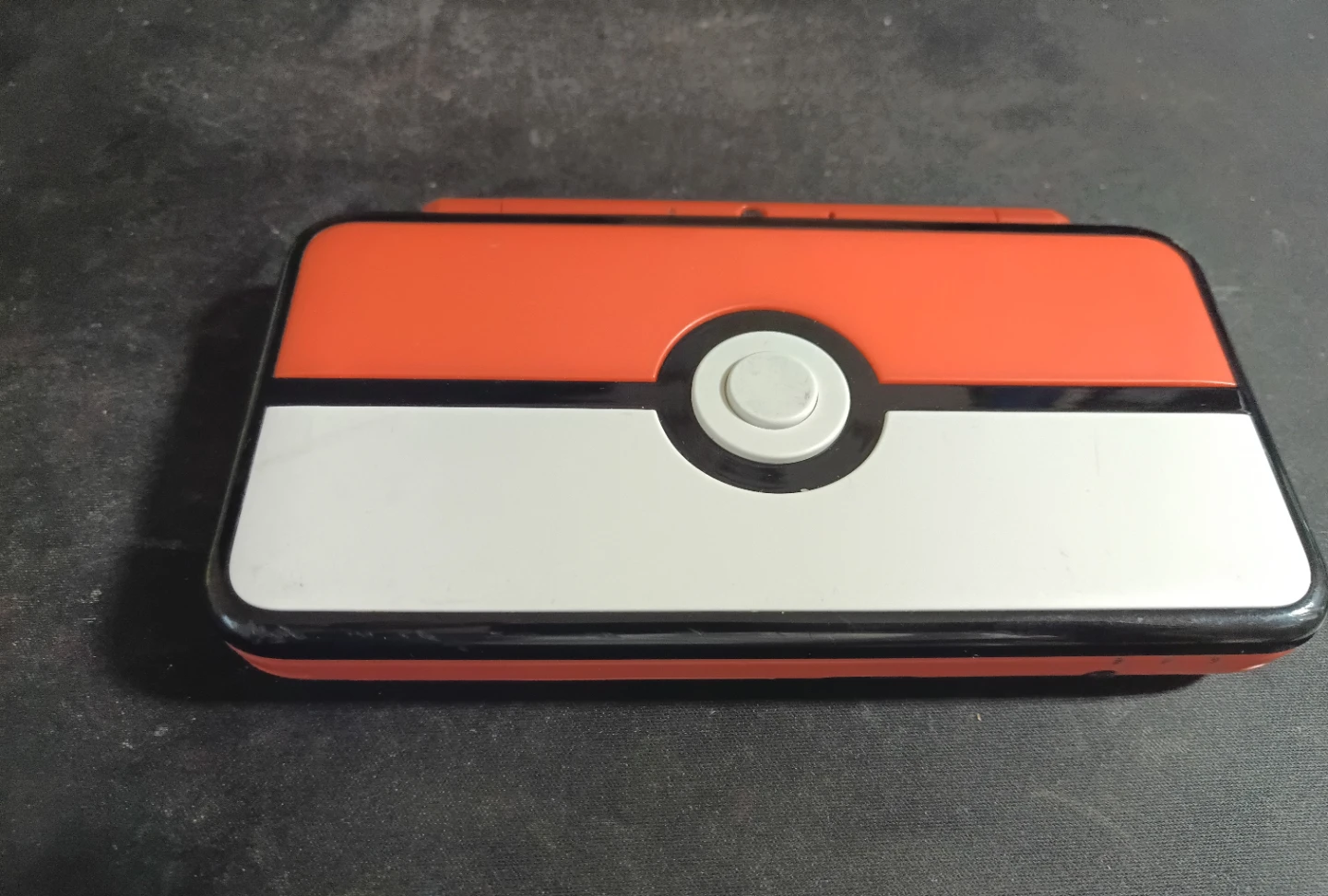 Nintendo Poke-Ball 2DS XL with Mario bros