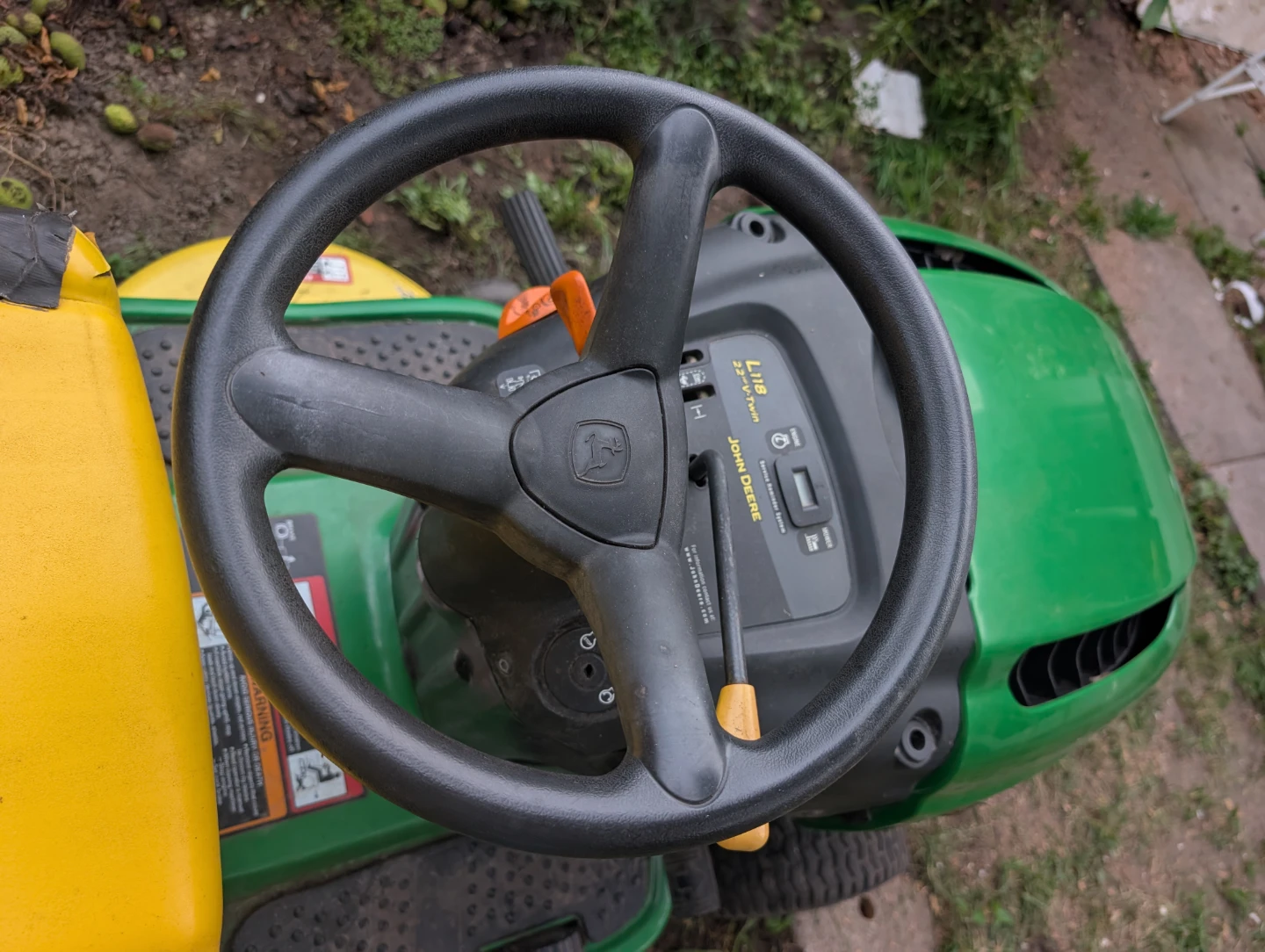 John Deere L118 Riding Mower - photo 2