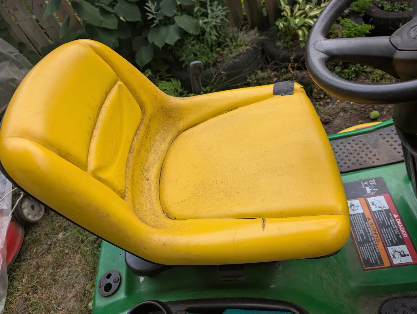 John Deere L118 Riding Mower - photo 3