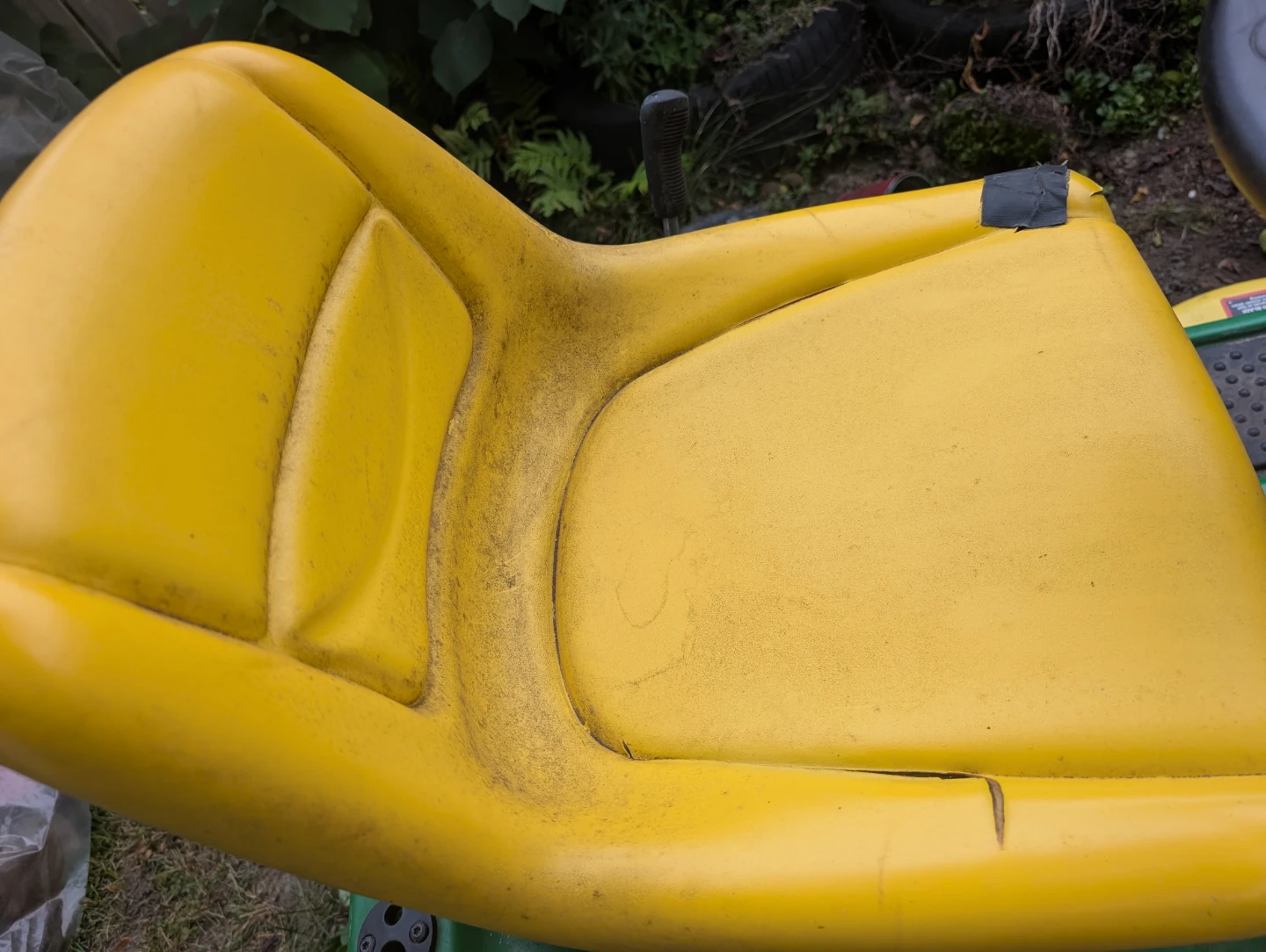 John Deere L118 Riding Mower - photo 4