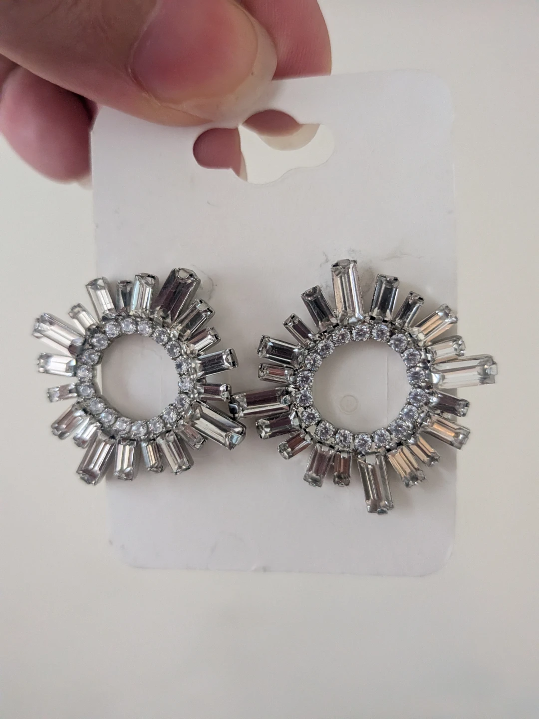 Sparkly Necklace and Earrings Set - photo 3
