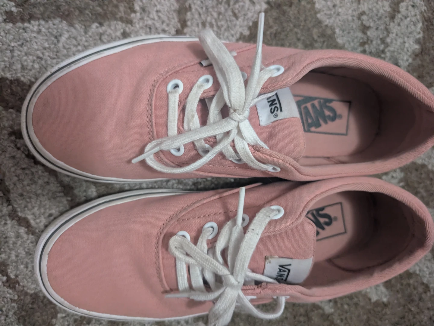 Vans Low Top Sneakers good condition size 7 US