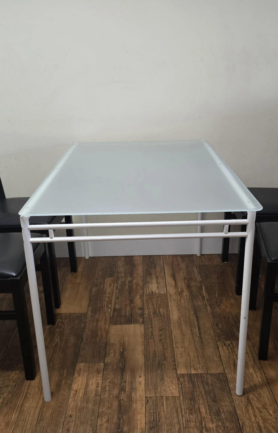 Glass dinning table