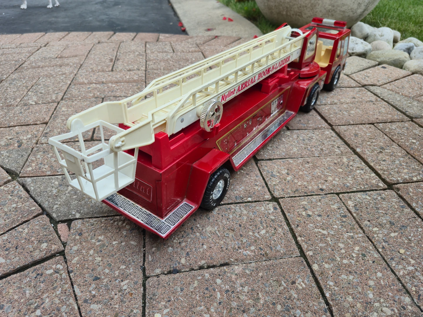 Metal Fire Truck Toy with Ladder - photo 5