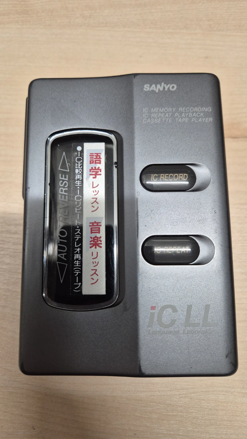 Vintage Sanyo MR-T1 Walkman (For Parts or Repair) - photo 3