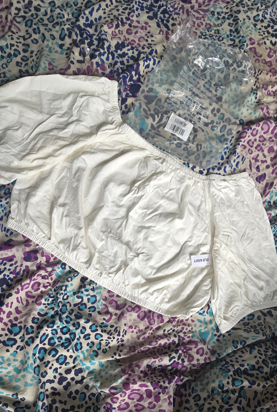 Old Navy Wide Shoulder Crop Top (Cream - XL)