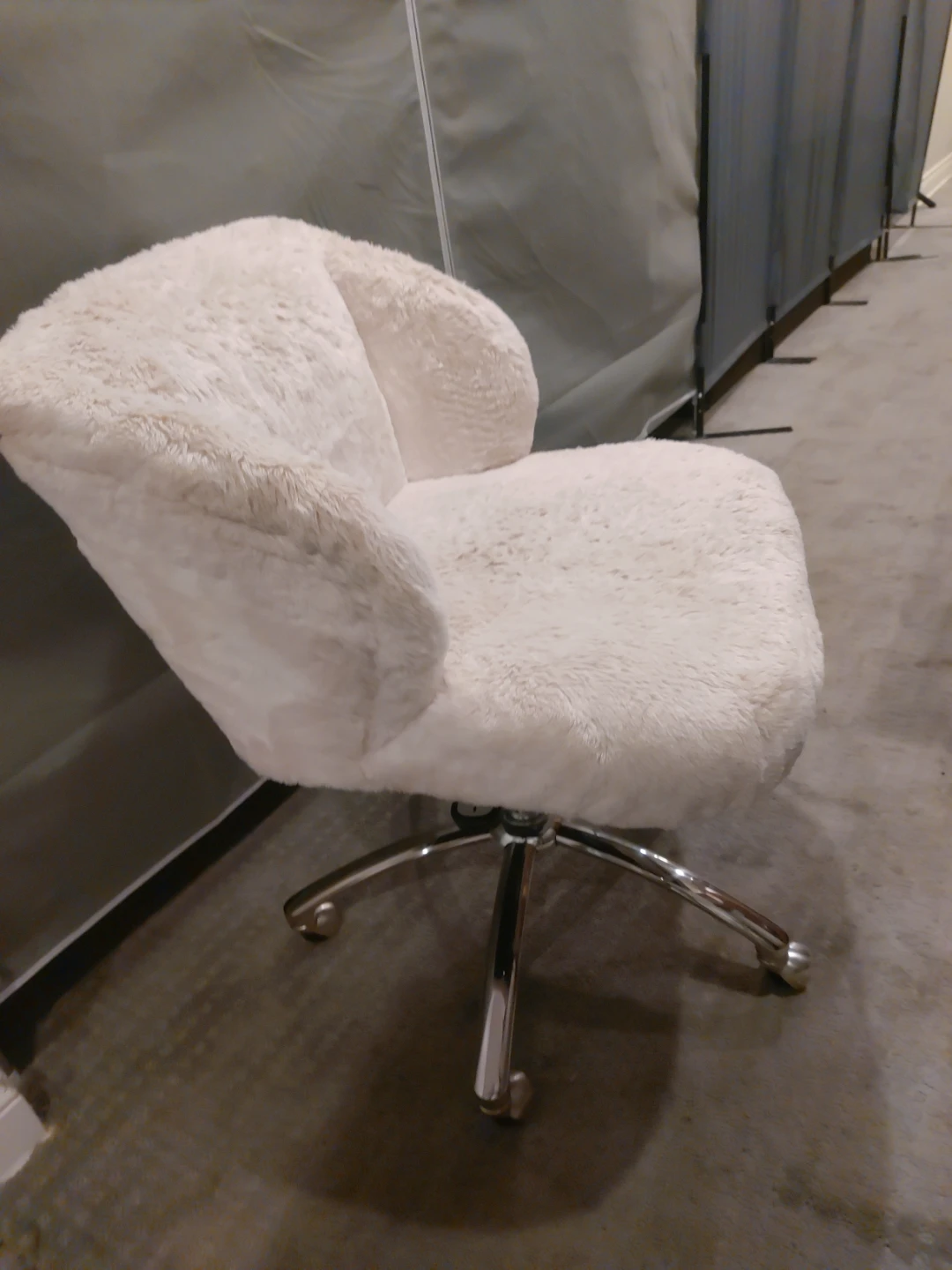 White Faux Fur Office Chair - photo 4