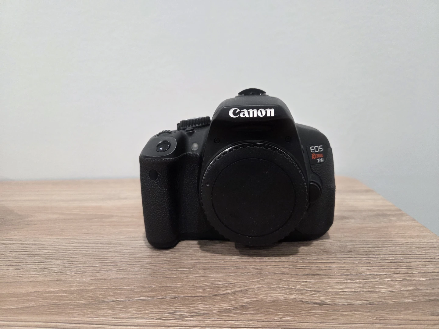 Canon EOS Rebel T4i DSLR Camera with Bag and Strap