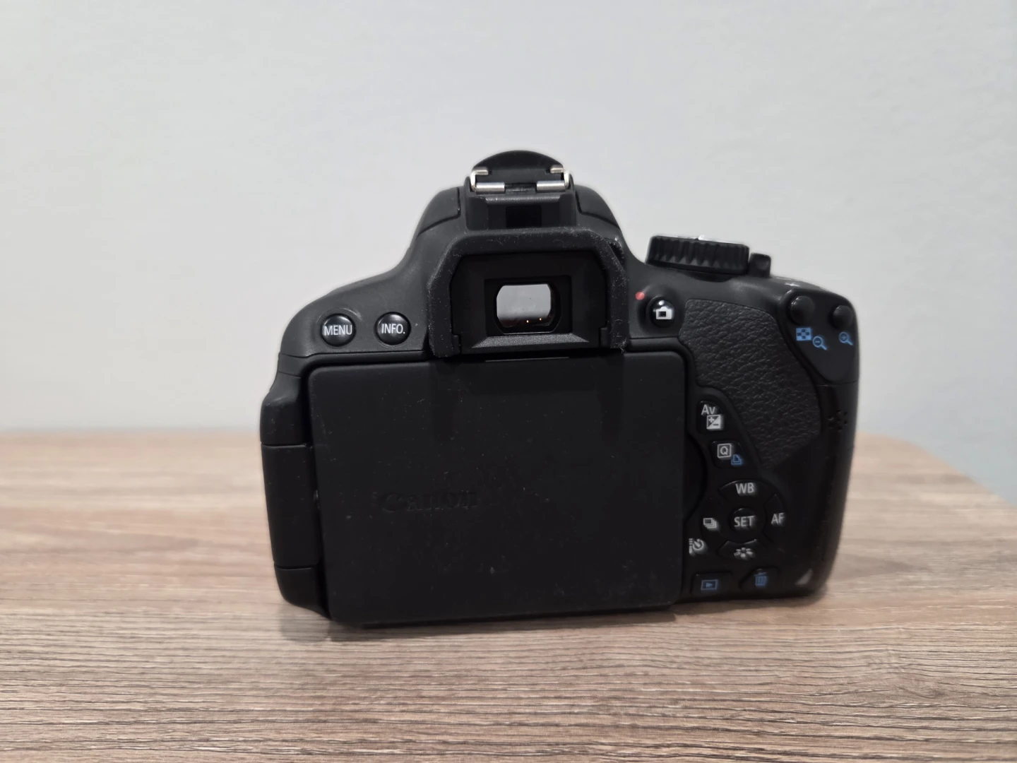 Canon EOS Rebel T4i DSLR Camera with Bag and Strap - photo 3