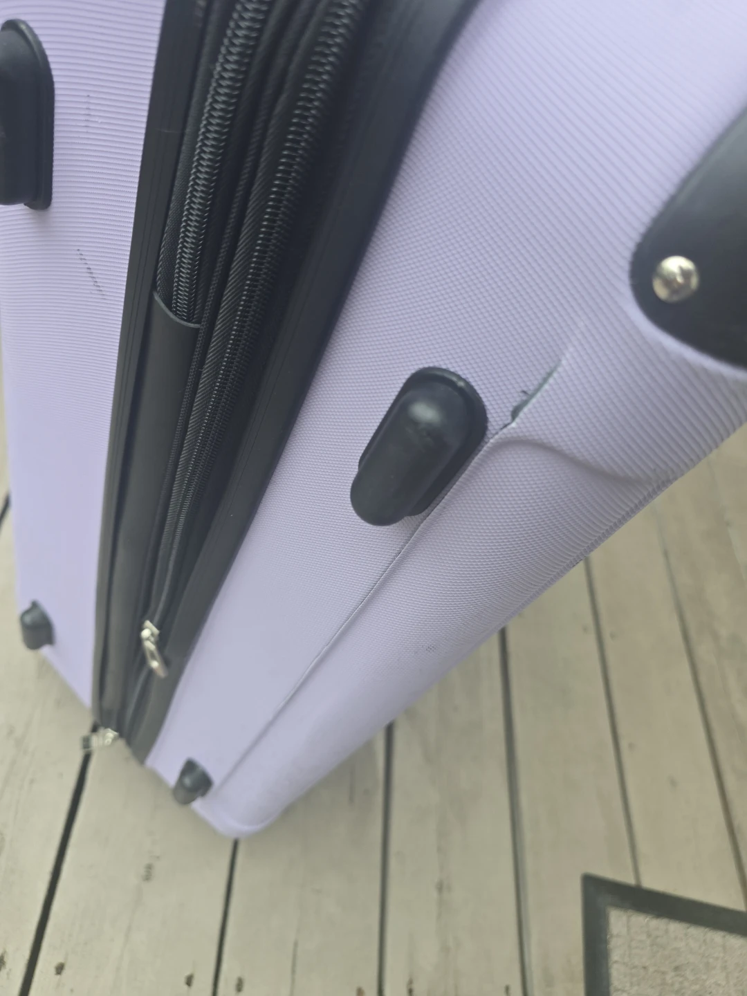 Lavender hard-shell suitcase - photo 2