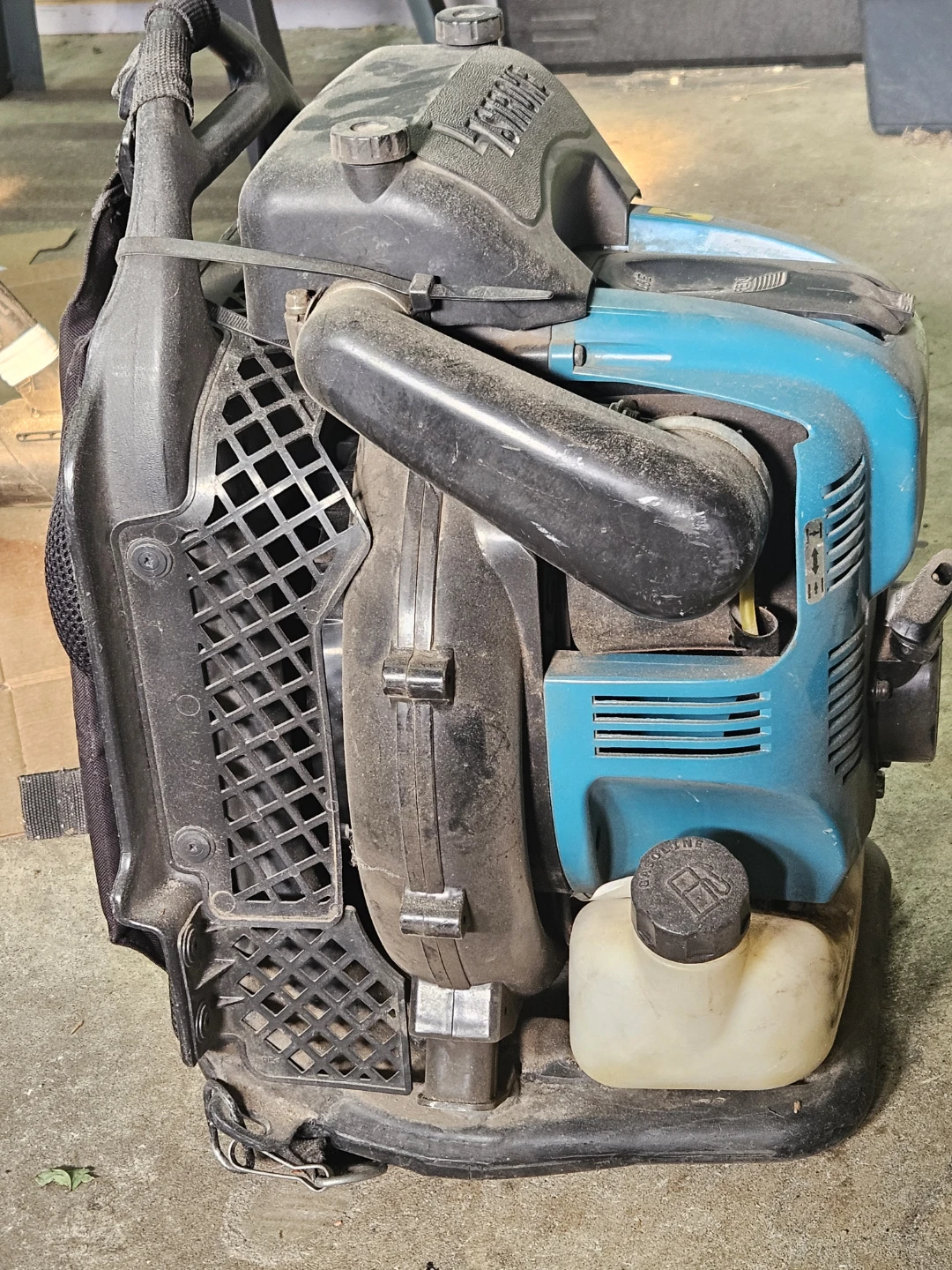 Makita BBX7600 4-Stroke Leaf Blower - photo 2