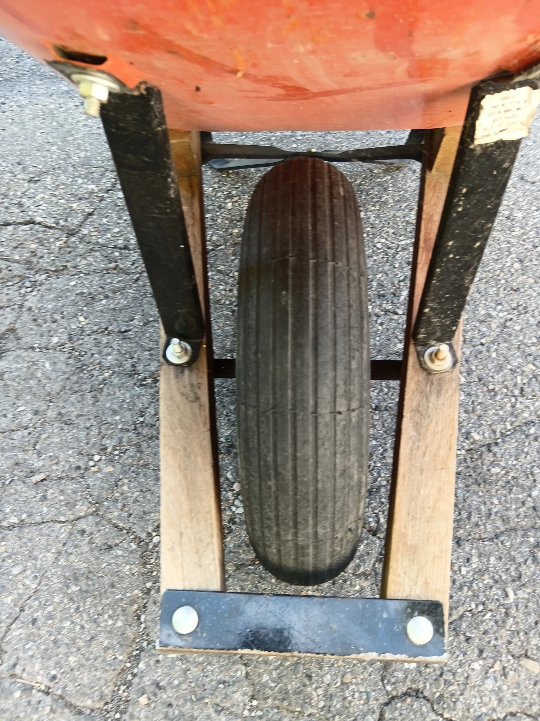 Heavy Duty Industrial Metal Wheelbarrow - photo 3
