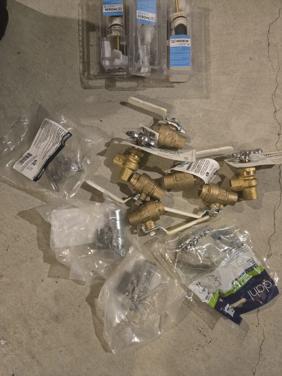 Assorted Brass Ball Valves and Fittings - photo 2