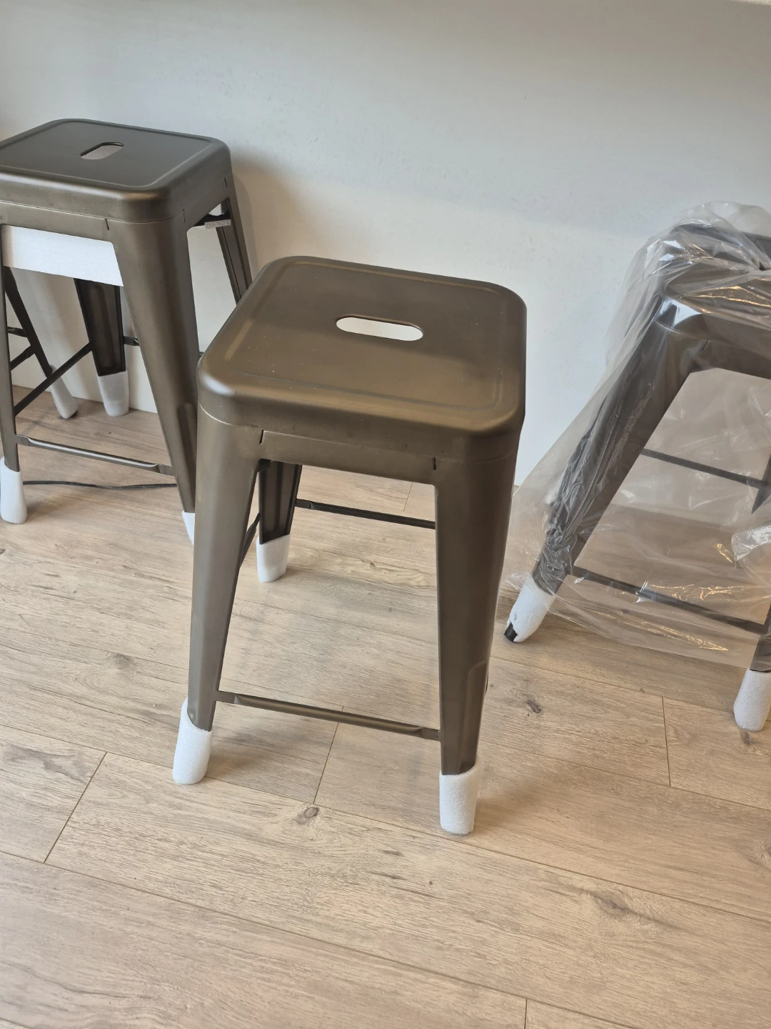 24 inch bar stools  set of 4 - photo 4