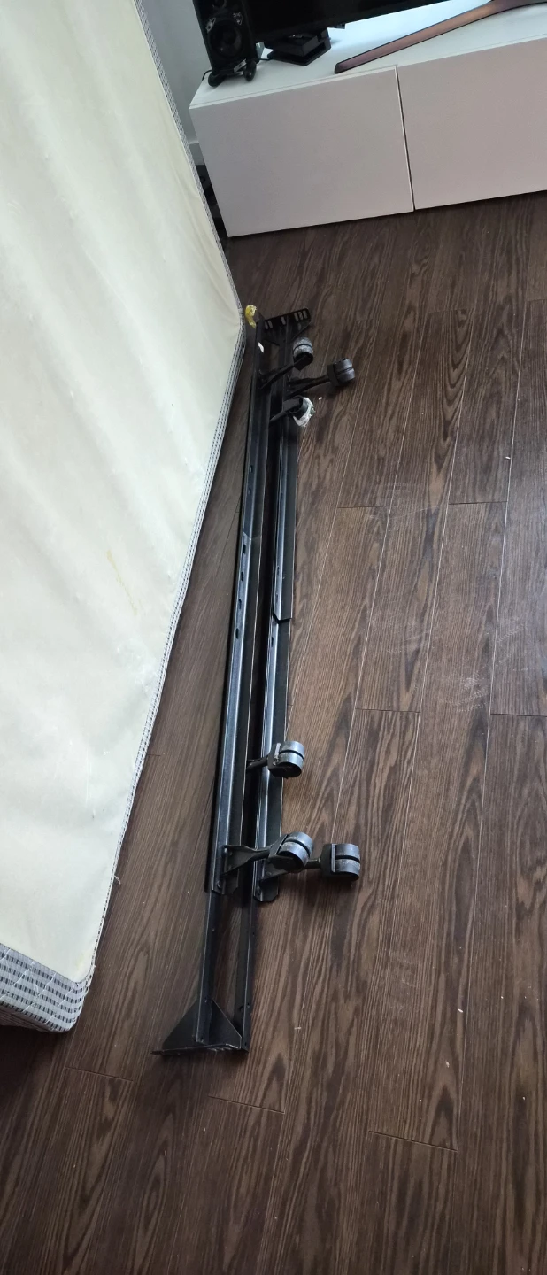 black metal bed frame with wheels (Full)