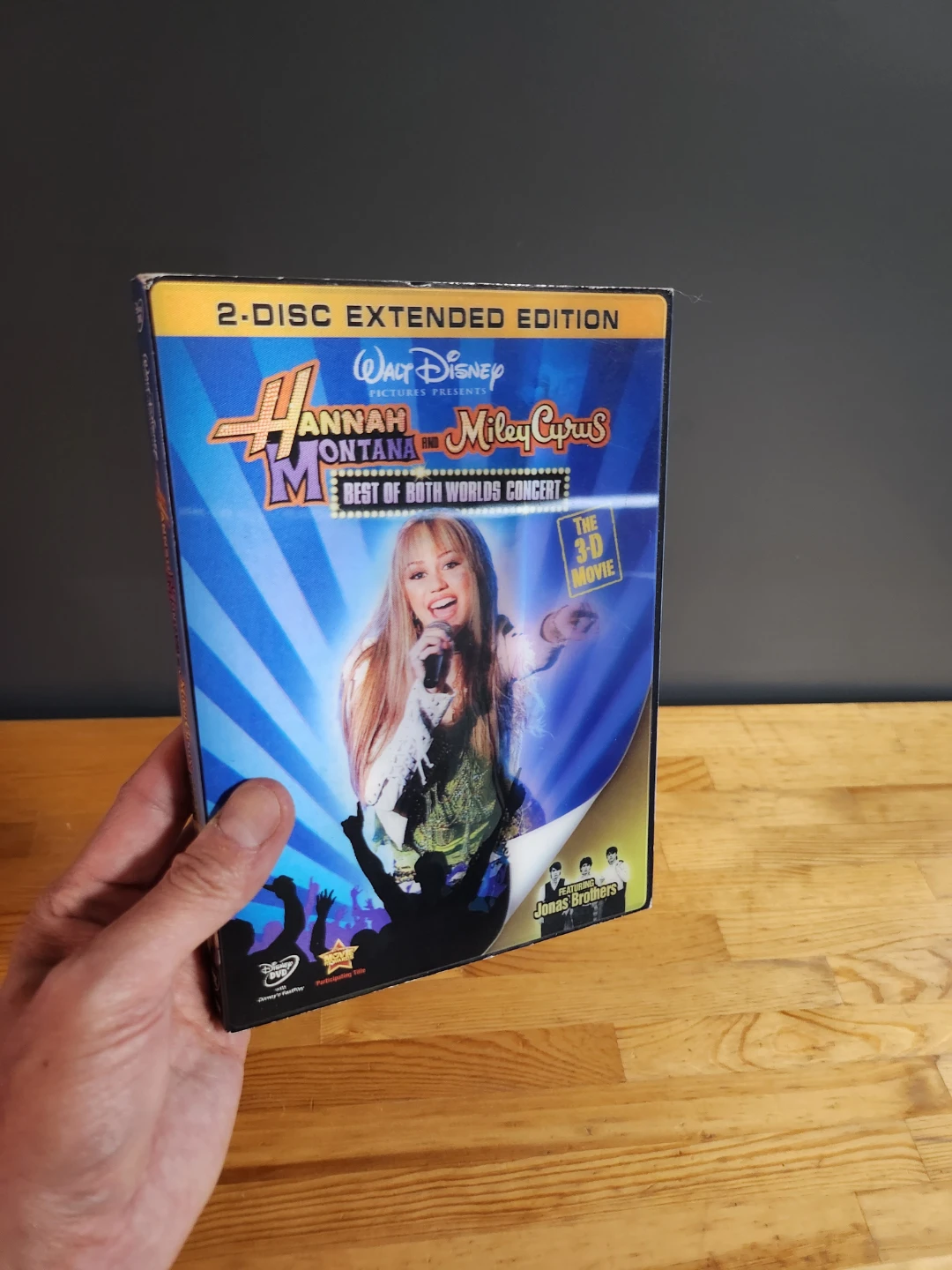 Hannah Montana & Miley Cyrus: Best of Both Worlds 2-Disc DVD - photo 4