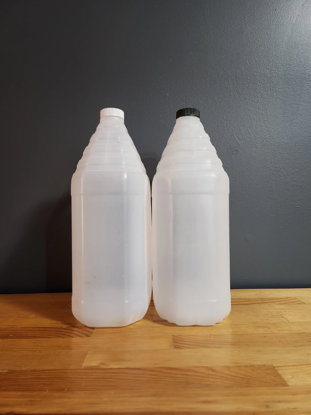 Plastic Jugs with Caps- (Set of 2 × 4L) - photo 2