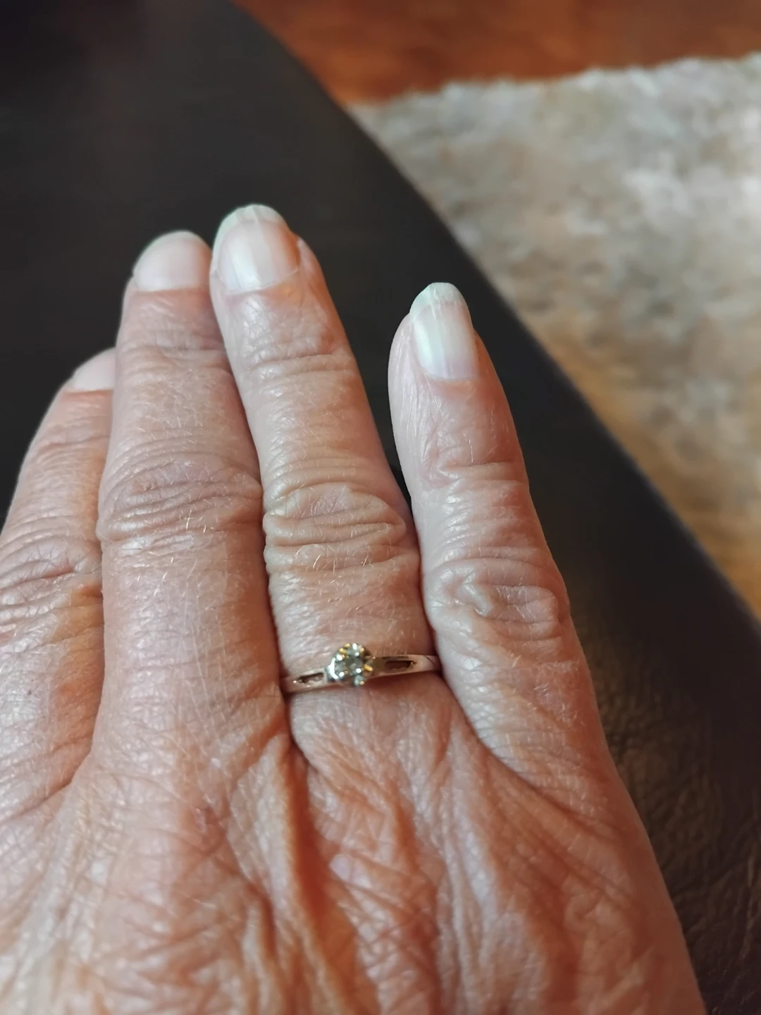 10k Gold diamond solitaire ring - photo 4