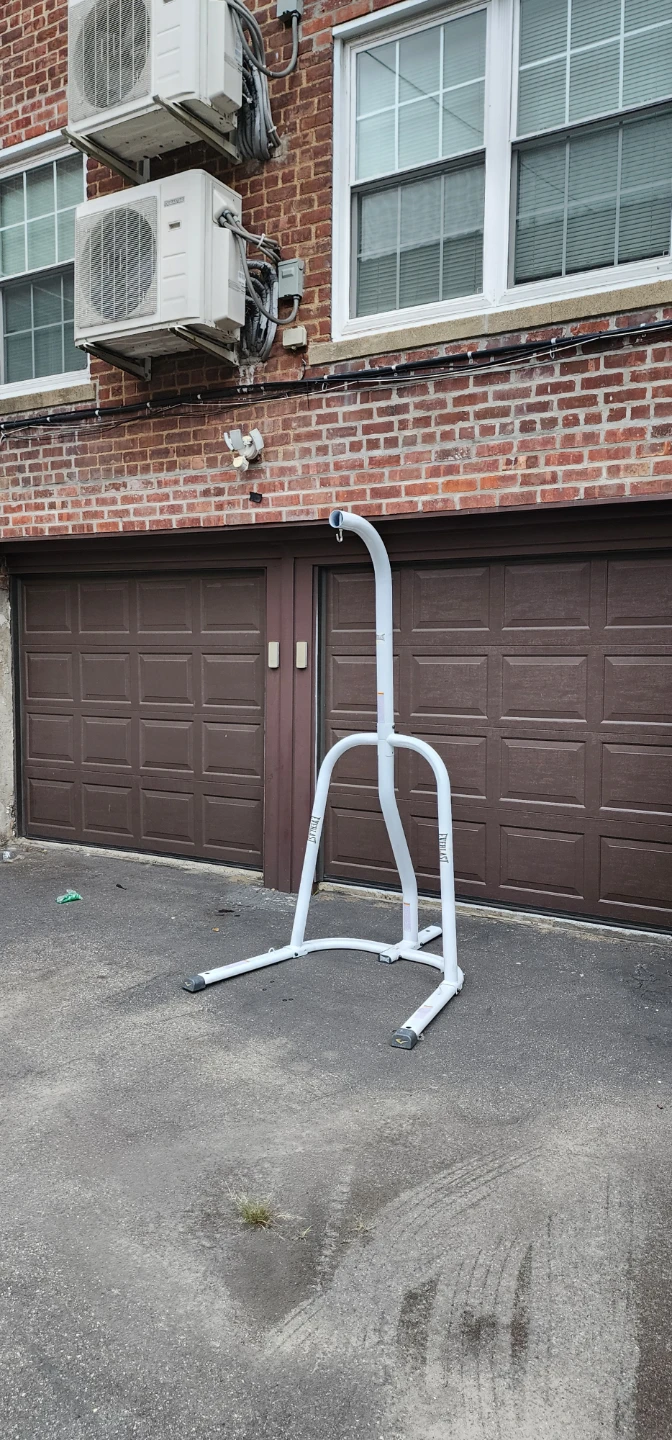 Everlast Free Standing Punching Bag Stand