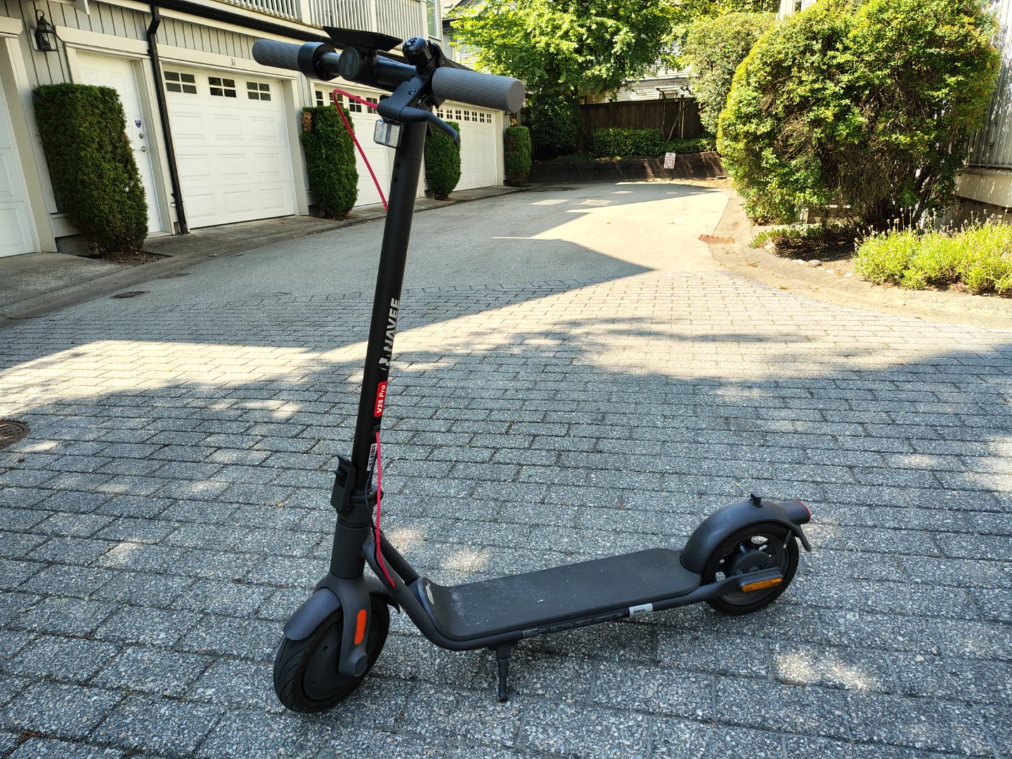 NAVEE V25 Pro Electric Scooter – Excellent Condition. - photo 3