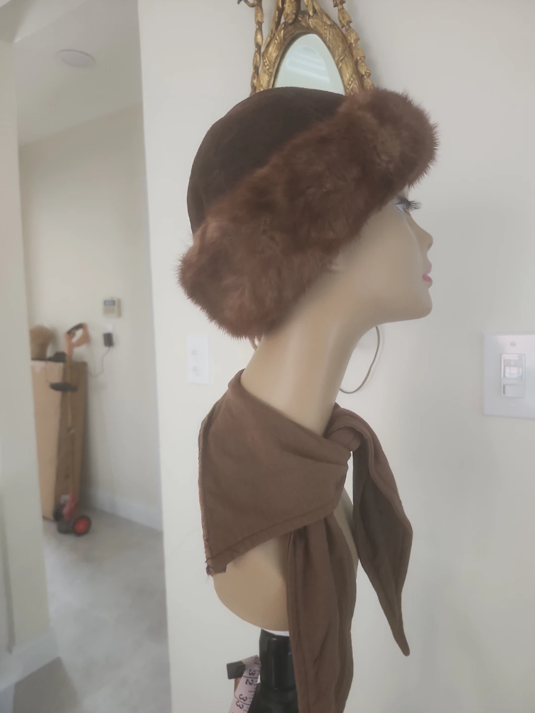 Vintage Brown and  Suede with mink fur trimmings hat - photo 3