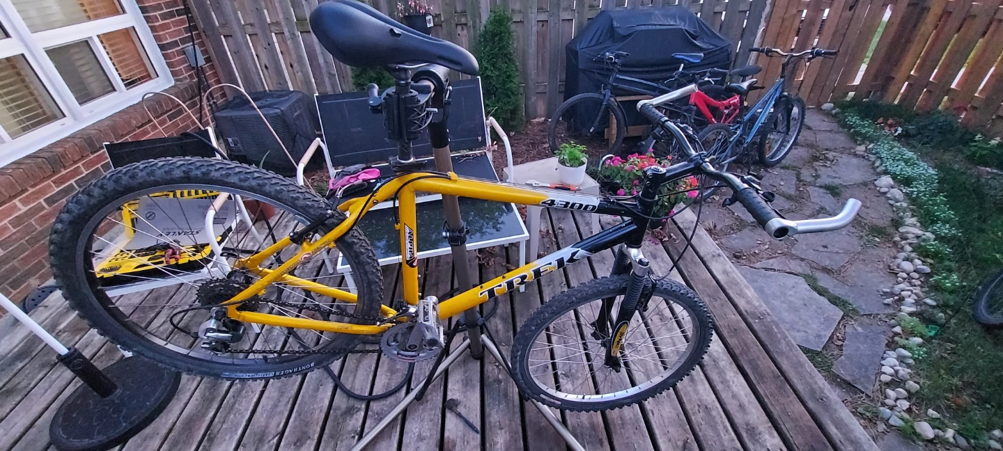 Mountainbike Yellow-Black Trek 4300