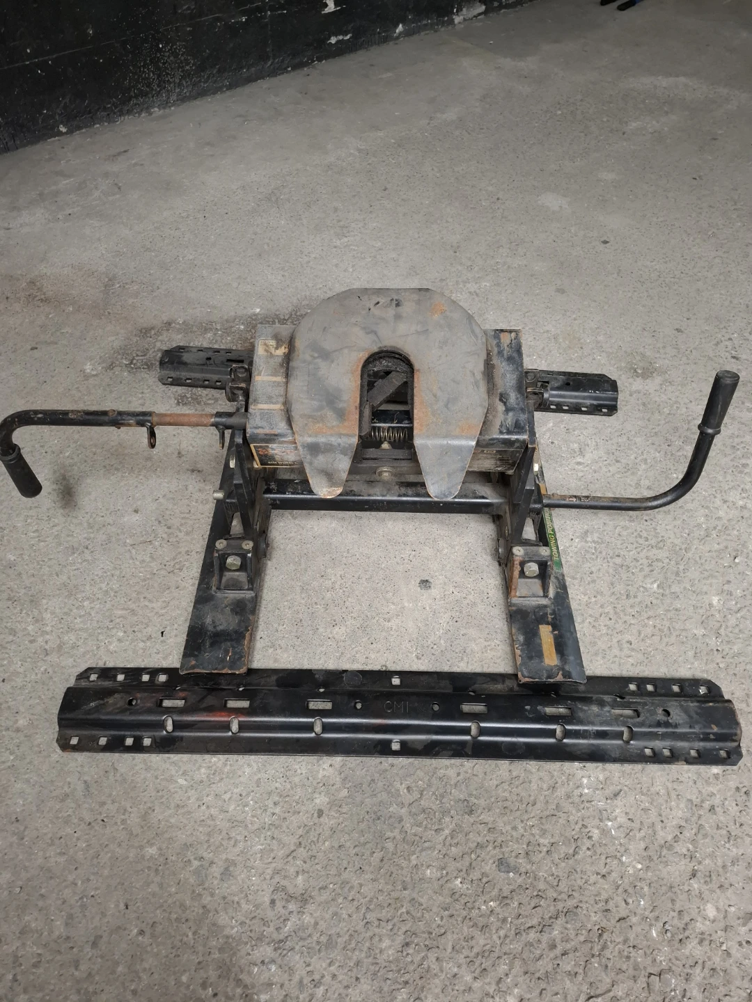 CURT E16 5th Wheel Hitch