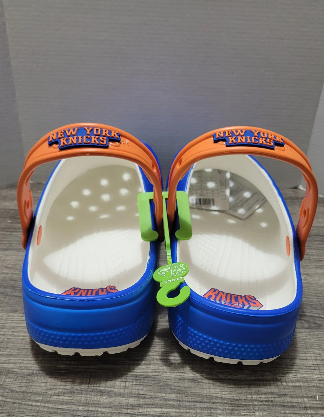 Crocs New York Knicks Clog Shoes Size 10 M  / 12 W - photo 3