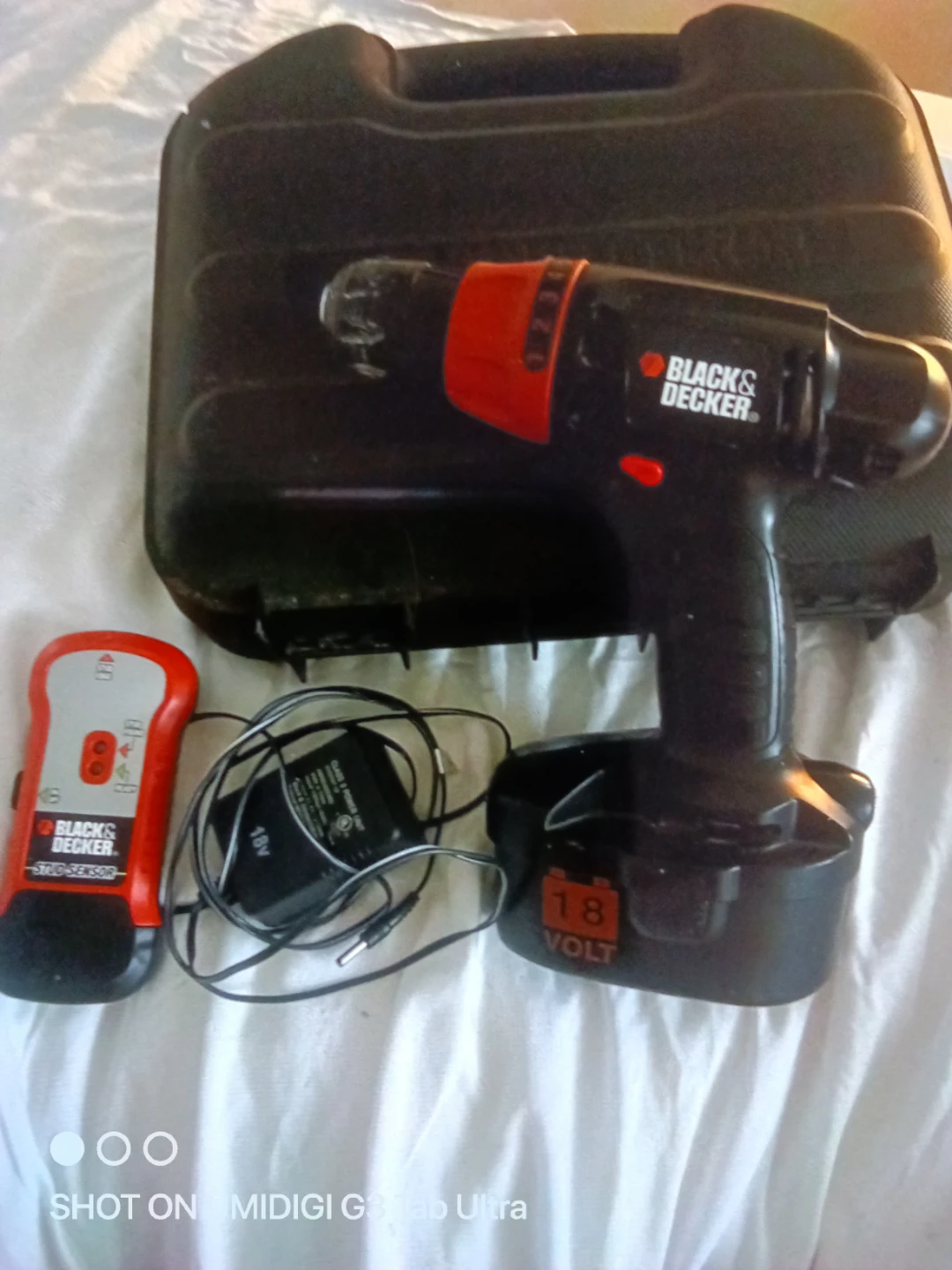 Black & Decker 18V Cordless Drill with Stud Sensor and Case