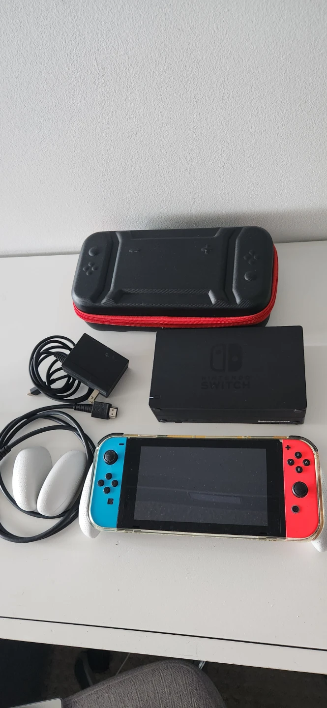 Nintendo Switch Console V2 with accesories - photo 2