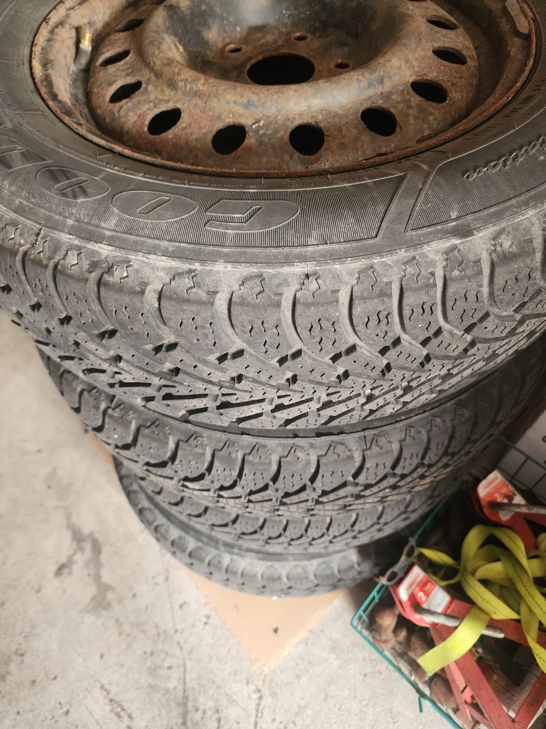 Set of 4 Winter Tires on Rims - photo 2