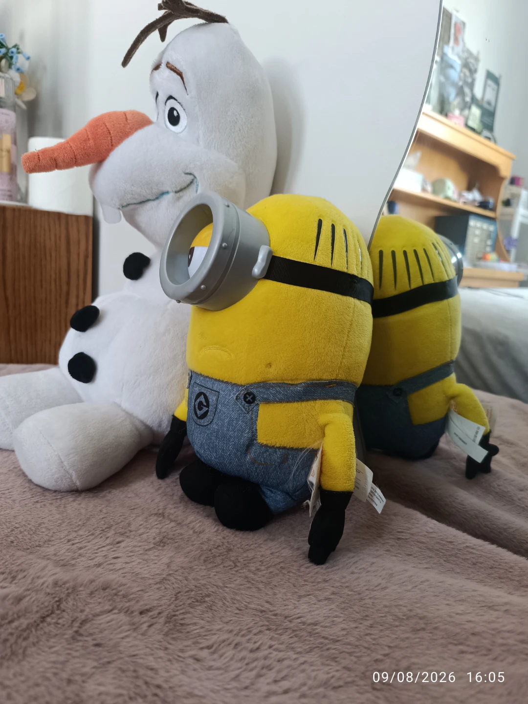 Olaf and Minion Plush Toys - photo 2