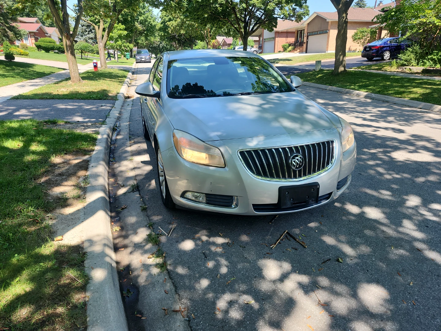 2011 Silver Buick Regal Sedan clean CARFAX  ONE owner only - photo 4