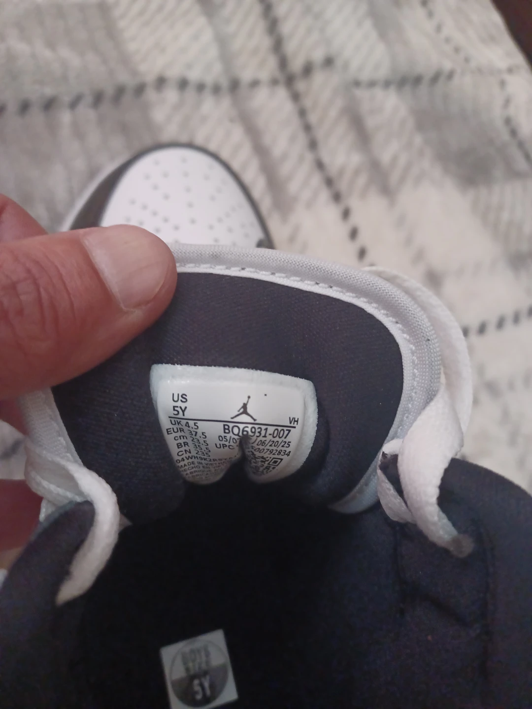 Air Jordan 1 Mid SE GS Black/White Sneakers - photo 3