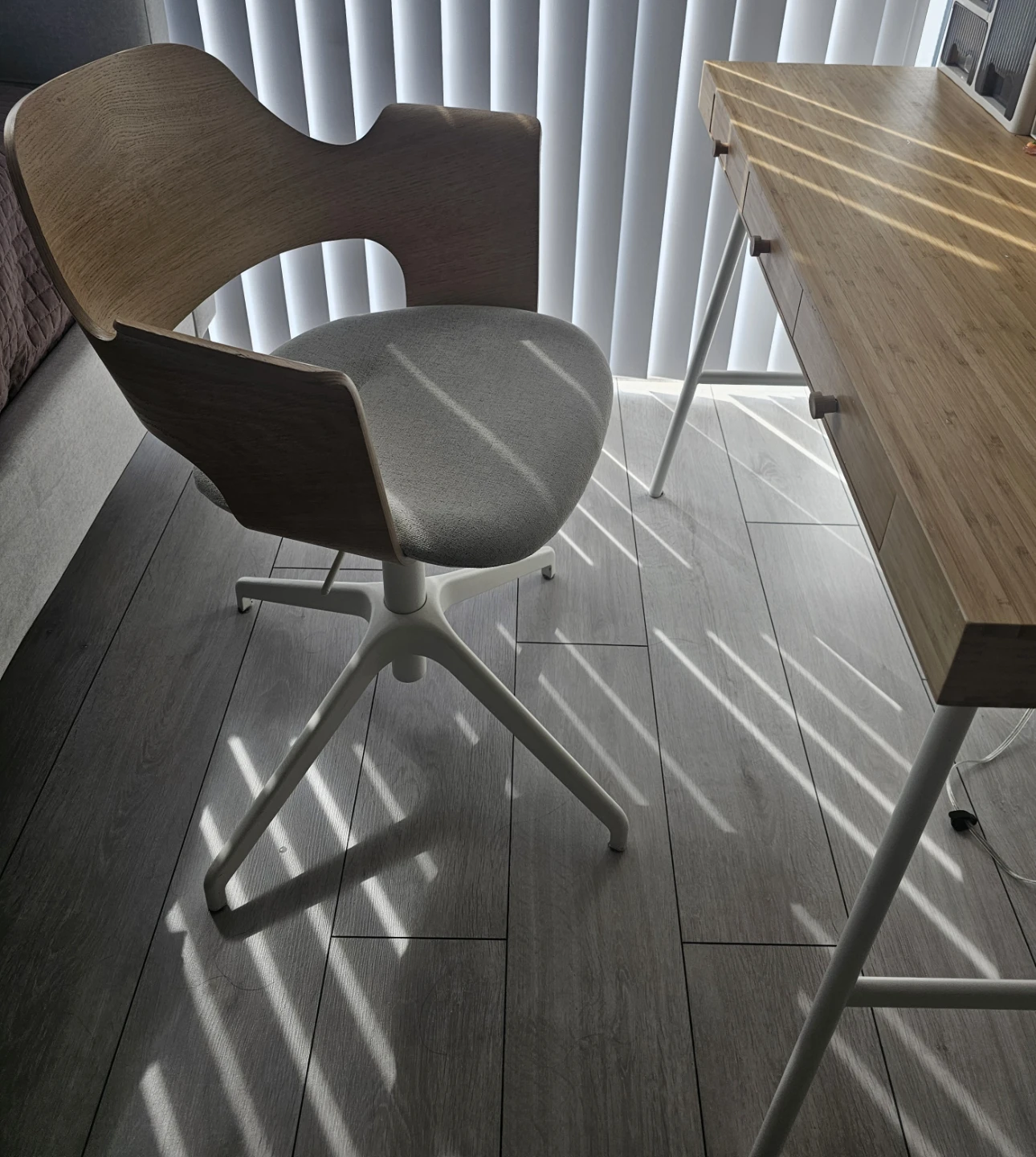 IKEA LILLÅSEN Desk with FJÄLLBERGET Chair set for sale - photo 2